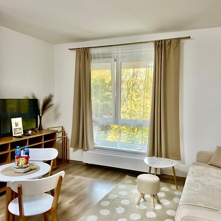 Lia Apartman - Private Parking Братислава Екстериор снимка
