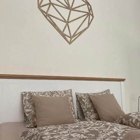 Lia Apartman - Private Parking Братислава Екстериор снимка