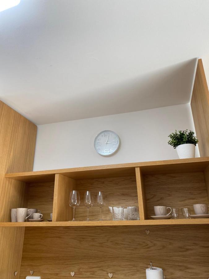 Lia Apartman - Private Parking Братислава Екстериор снимка