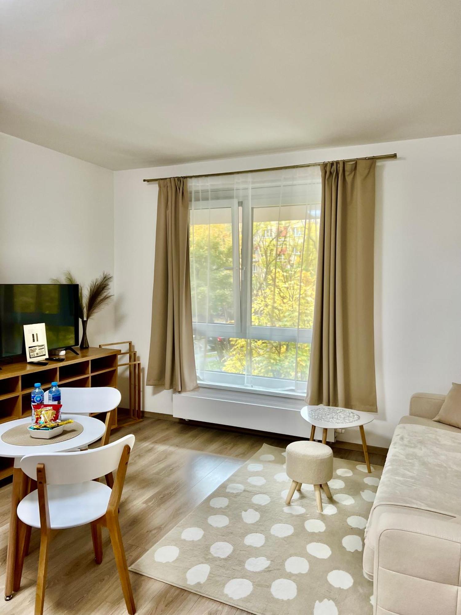 Lia Apartman - Private Parking Братислава Екстериор снимка