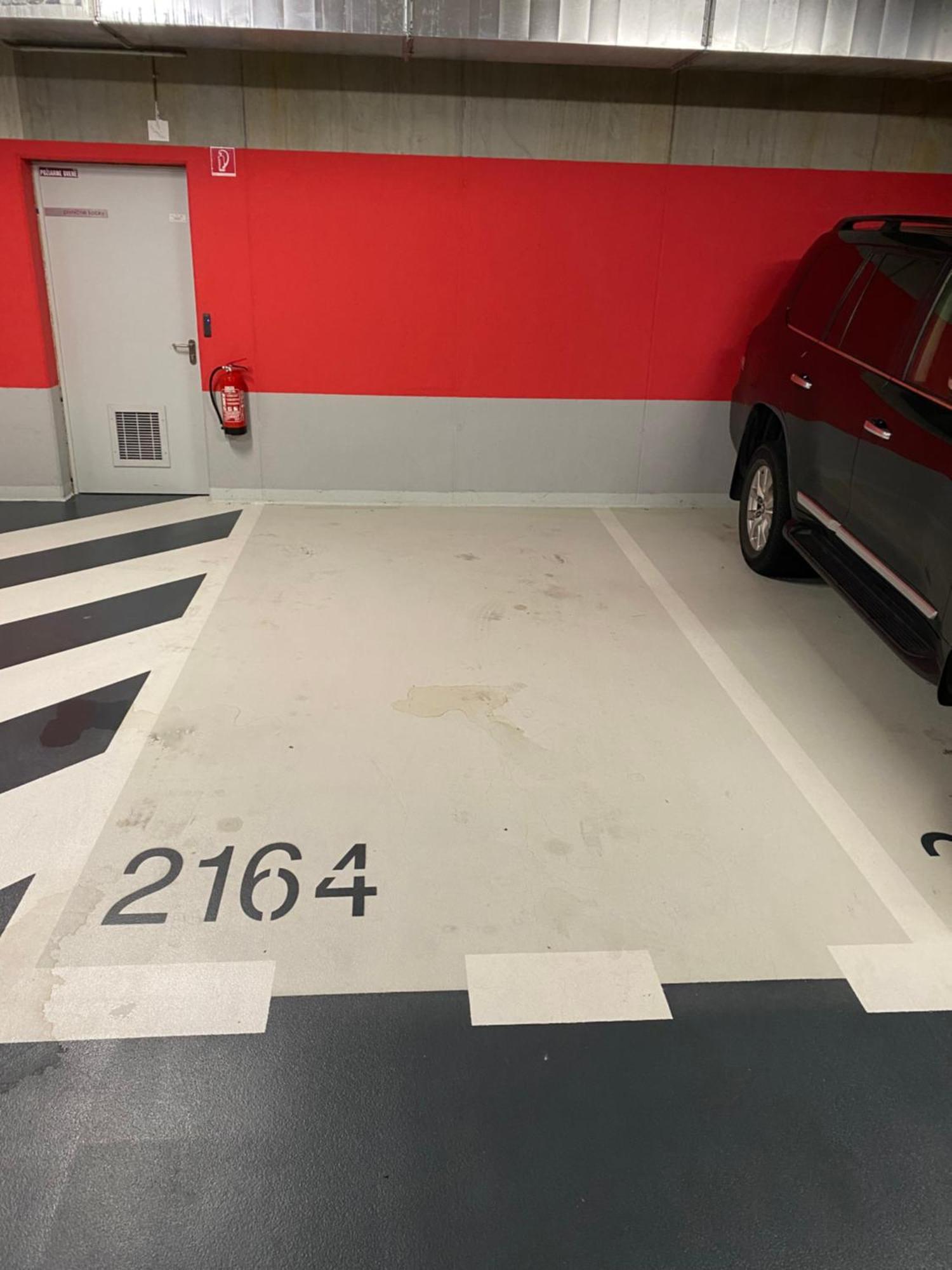 Lia Apartman - Private Parking Братислава Екстериор снимка