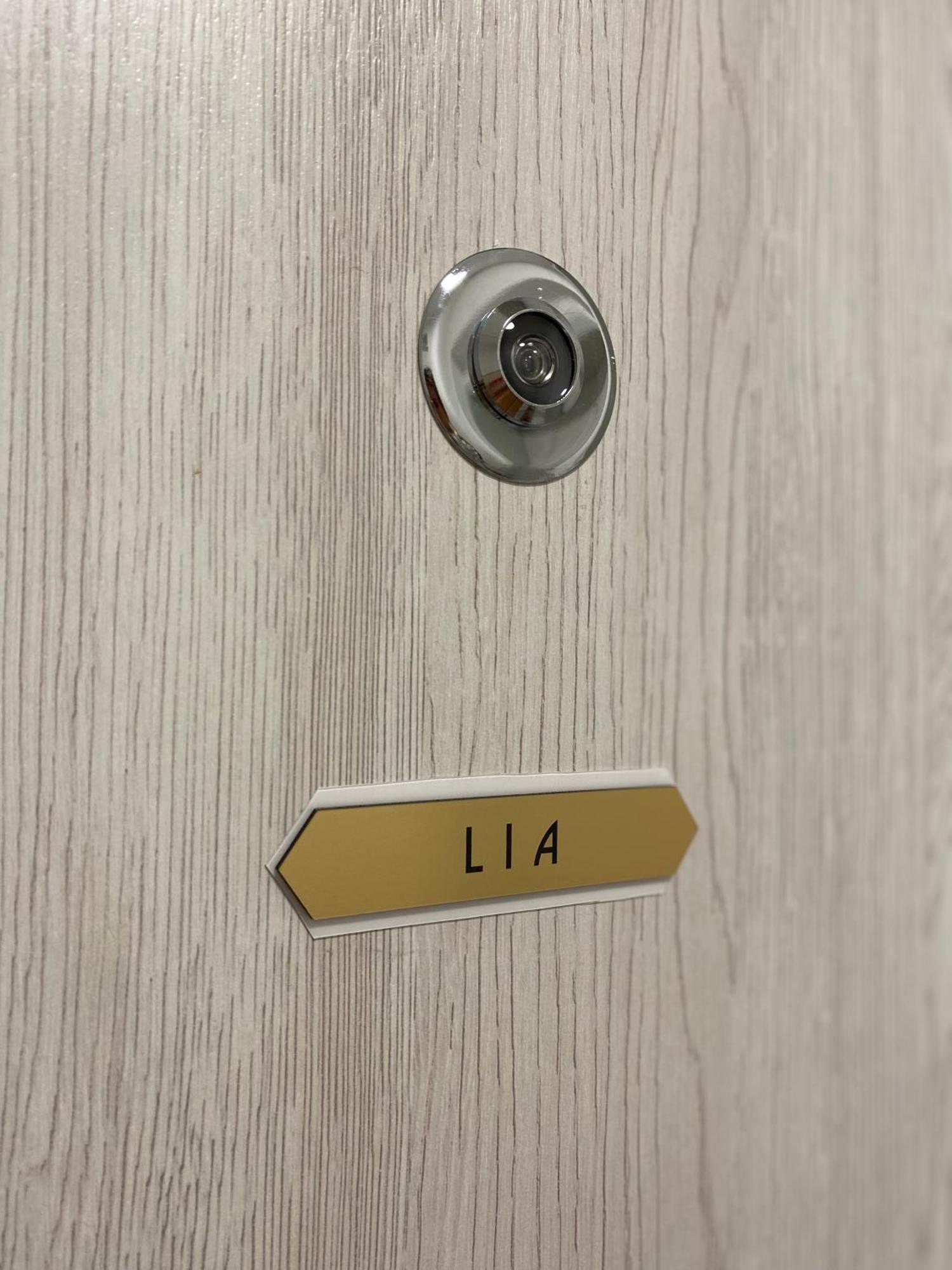 Lia Apartman - Private Parking Братислава Екстериор снимка