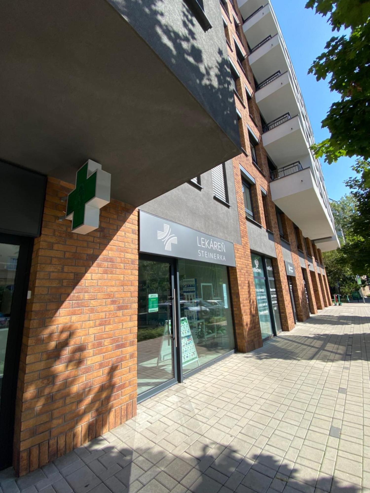 Lia Apartman - Private Parking Братислава Екстериор снимка