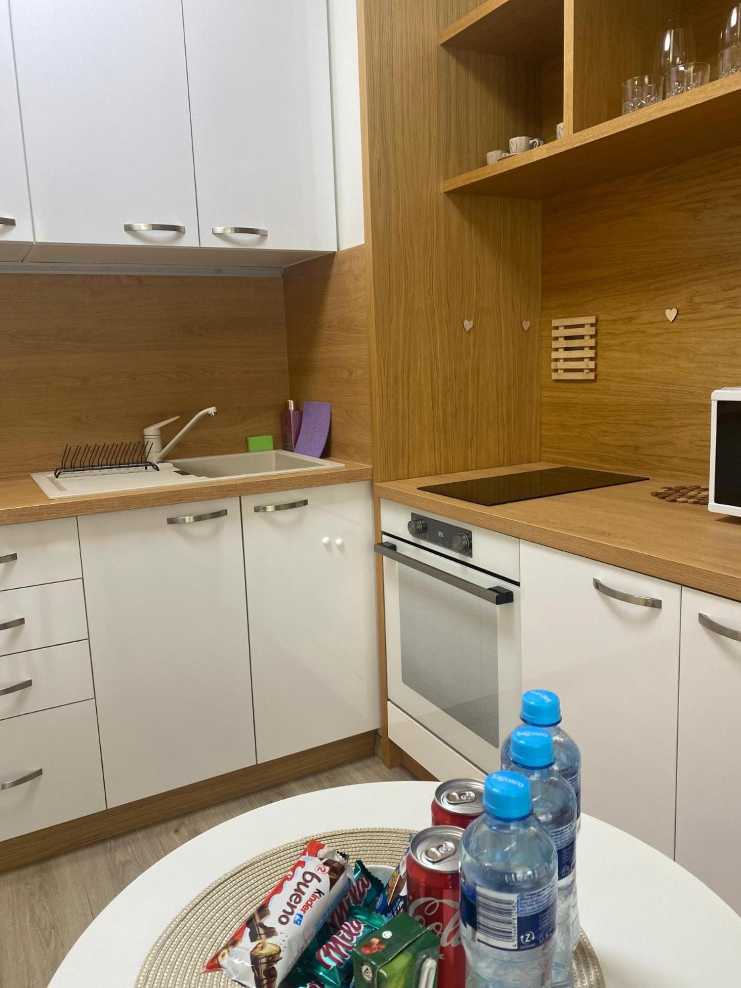 Lia Apartman - Private Parking Братислава Екстериор снимка